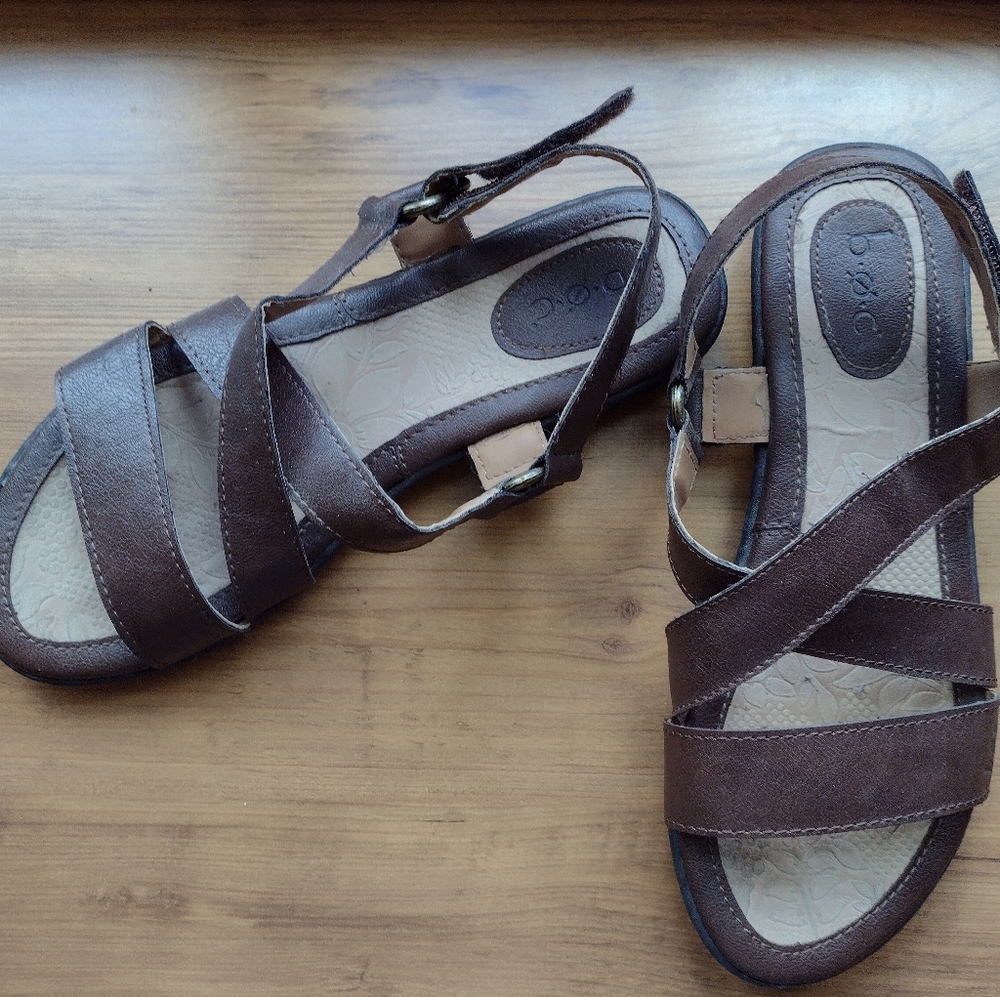 BOC BRAND/ BORN BRAND STRAPPY SANDALS BROWN SIZE 8M